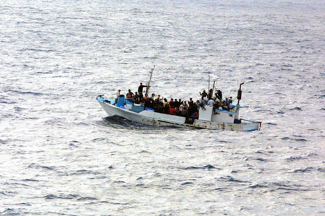 boat, water, refugee-998966.jpg